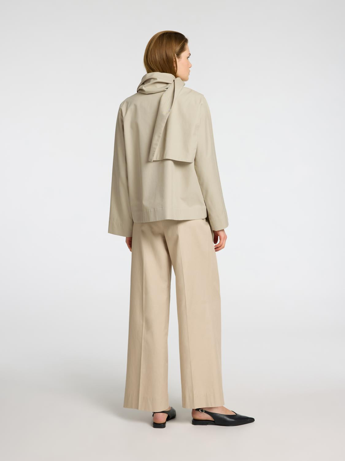 model_shot-back